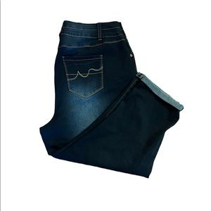 CATO Plus Size Stretch Demin Capris